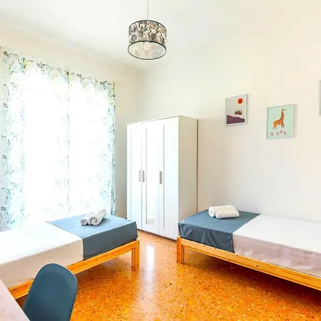 Hostly - Family Stresa Apartment Rome