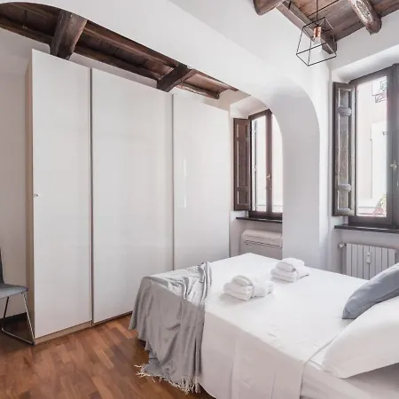 The Rent - Elegant In Trastevere Apartment
