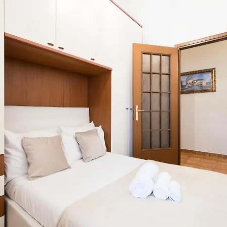 {2 Steps From The Colosseum} Free Wi-fi & Netflix Apartment