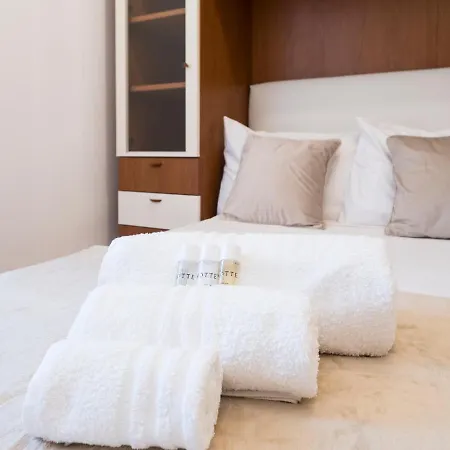 {2 Steps From The Colosseum} Free Wi-fi & Netflix *