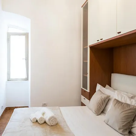 Apartment {2 Steps From The Colosseum} Free Wi-fi & Netflix