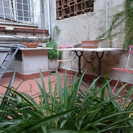 House Up To The Hill - Stanza Con A Monteverde Vecchio *