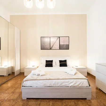 {2 Steps From The Colosseum} Free Wi-fi & Netflix Apartment Rome