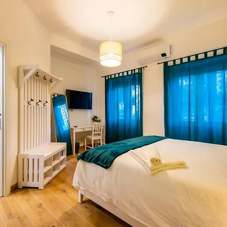 Across The Bed & Breakfast Rom