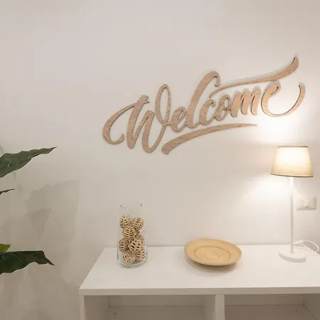 Colosseum Holidays - Three-bedroom Apartment Rome