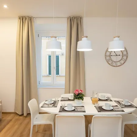 Colosseum Holidays - Three-bedroom Rome