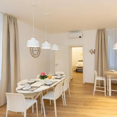 Colosseum Holidays - Three-bedroom Rome