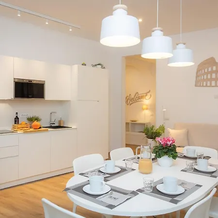 Apartment Colosseum Holidays - Three-bedroom Rome