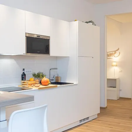 Colosseum Holidays - Three-bedroom * Rome