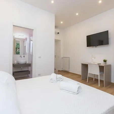Colosseum Holidays - Three-bedroom * Rome
