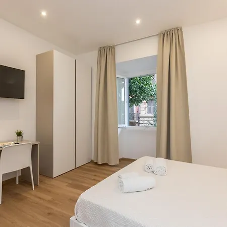 Apartment Colosseum Holidays - Three-bedroom