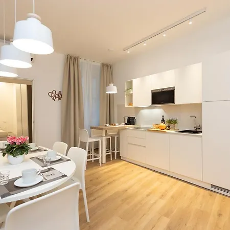 Colosseum Holidays - Three-bedroom * Rome