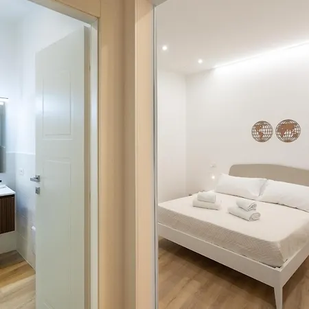 Colosseum Holidays - Three-bedroom