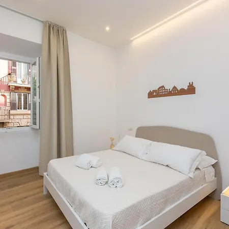 Apartment Colosseum Holidays - Three-bedroom Rome