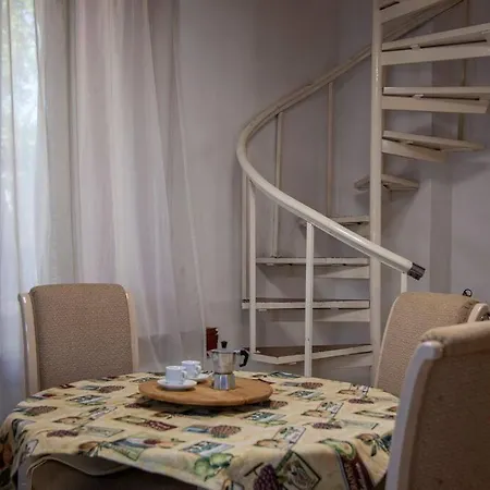 Apartment Marignoli Loft Near Borghese, Explore Rome