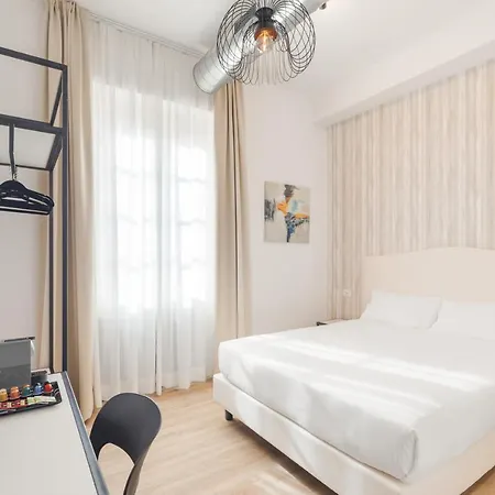 Adelante Piazza Bologna Bed & Breakfast *