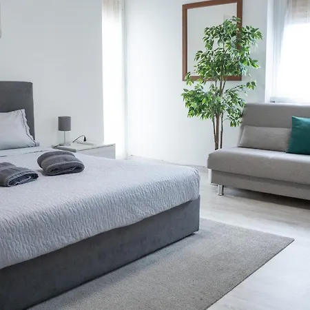 Nonna Pina Moderno Vicino Metro Awifi,netflix Apartamento *