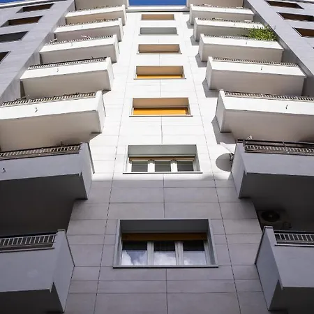 Nonna Pina Moderno Vicino Metro Awifi,netflix Apartamento