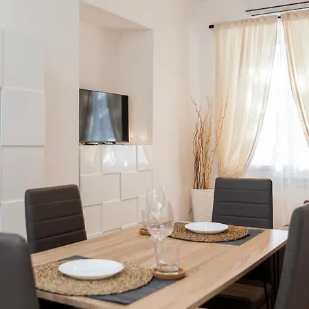 Domus Opimiani Apartment *