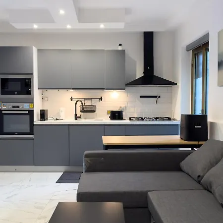 Luxury - Near Metro - Private Parking *