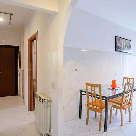 Hostme Luminoso Metro Marconi * Ρώμη