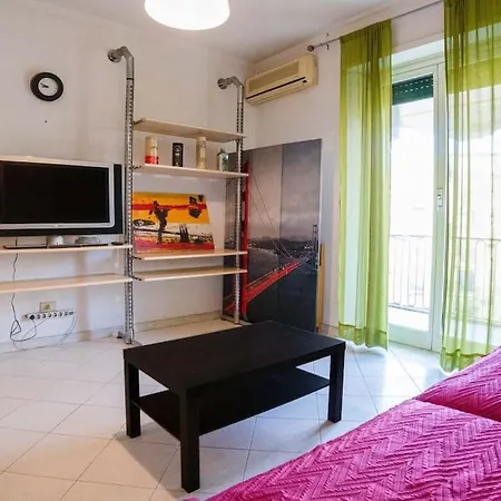 Hostme Luminoso Metro Marconi * Ρώμη