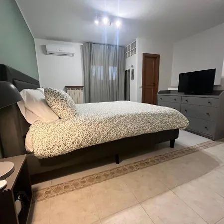 Miedonne In Apartment Rome