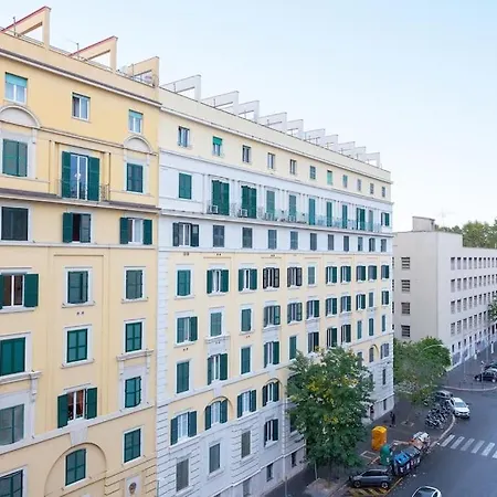 Elegant Near The Colosseum And Metro