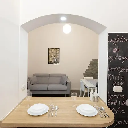 Elegant Near The Colosseum And Metro Appartamento Roma