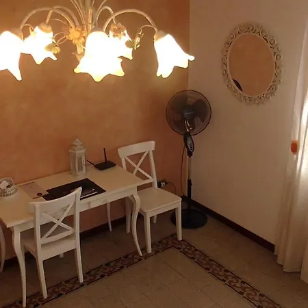Apartment Italy's Enchanting Ambiance - A Snug In Rome