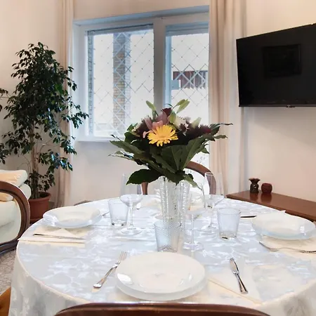 Aurelia Loris House * Roma