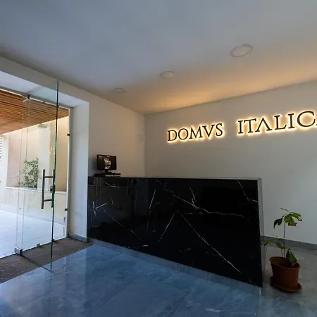 Domus Italica Apartment *