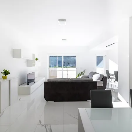 Domus Italica Apartment *