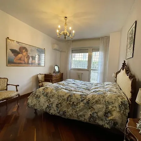 Stanza Classica Eur Tintoretto Bed and breakfast