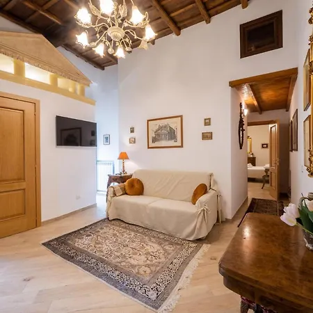 Minerva House Pantheon Apartment