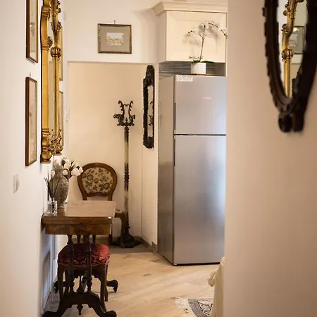 Minerva House Pantheon Apartment