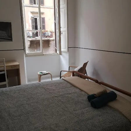 Romeo. Luminoso Al Centro Di Rzym