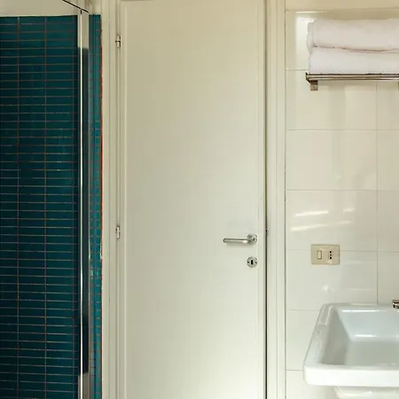 Clivo's 1 Buddyrent Apartment *