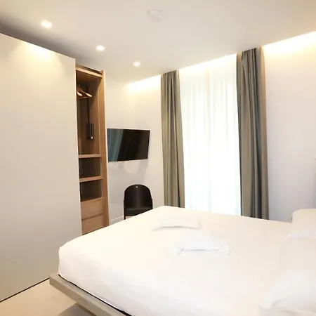 Unique Luxury *