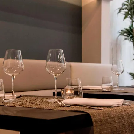 Mercure West 4*