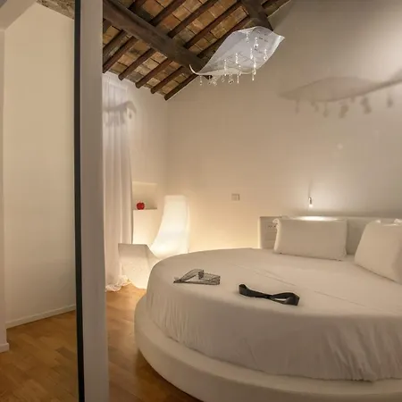Suitesistina For Brave Lovers Bed & Breakfast Roma