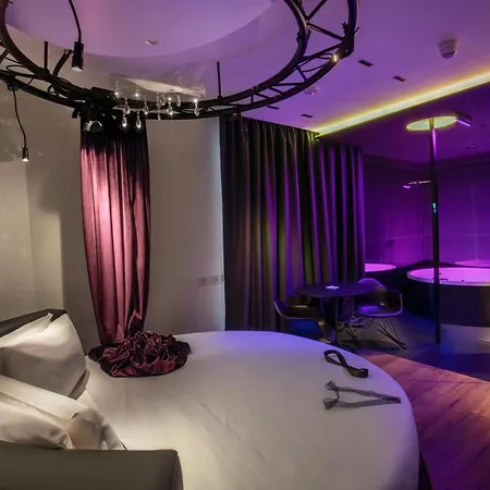 Suitesistina For Brave Lovers Bed & Breakfast