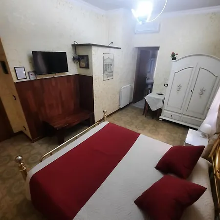 Alexis Hotel 2*