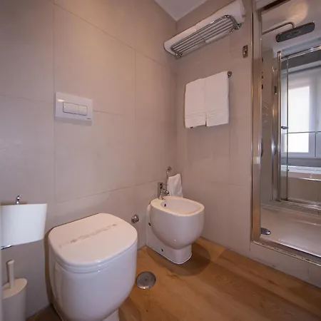 Town House Spagna- Luxury Rooms With Jacuzzi Bath Guest house