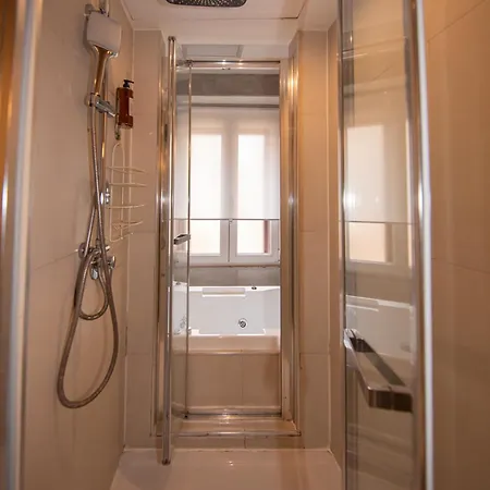 Affittacamere Town House Spagna- Luxury With Jacuzzi Bath *