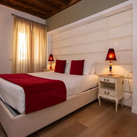 Town House Spagna- Luxury With Jacuzzi Bath *