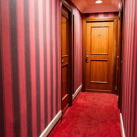 S. Anna Hotel 3*