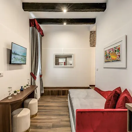 Tritone House Affittacamere 4*