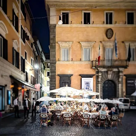 Trevi Fountain Stylish Apartment