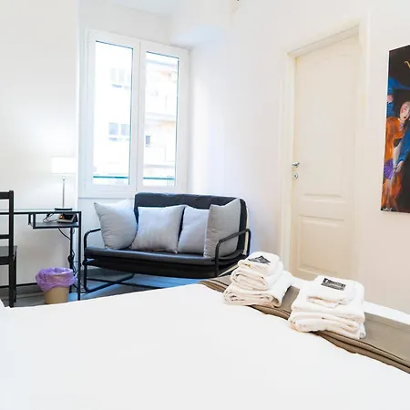Salotto Piramide 3* Rome
